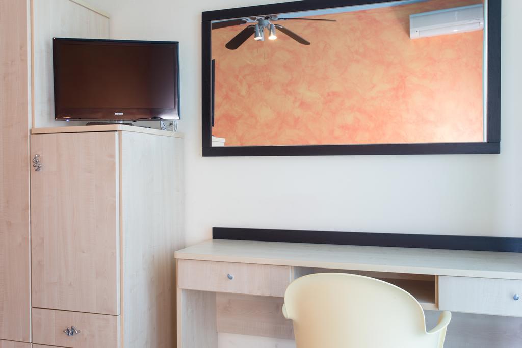 צ'סנטיקו Hotel New Castle חדר תמונה