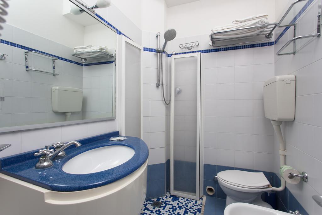 צ'סנטיקו Hotel New Castle חדר תמונה