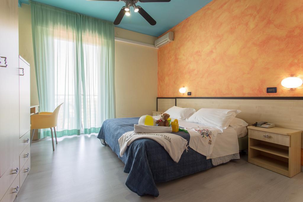 צ'סנטיקו Hotel New Castle חדר תמונה