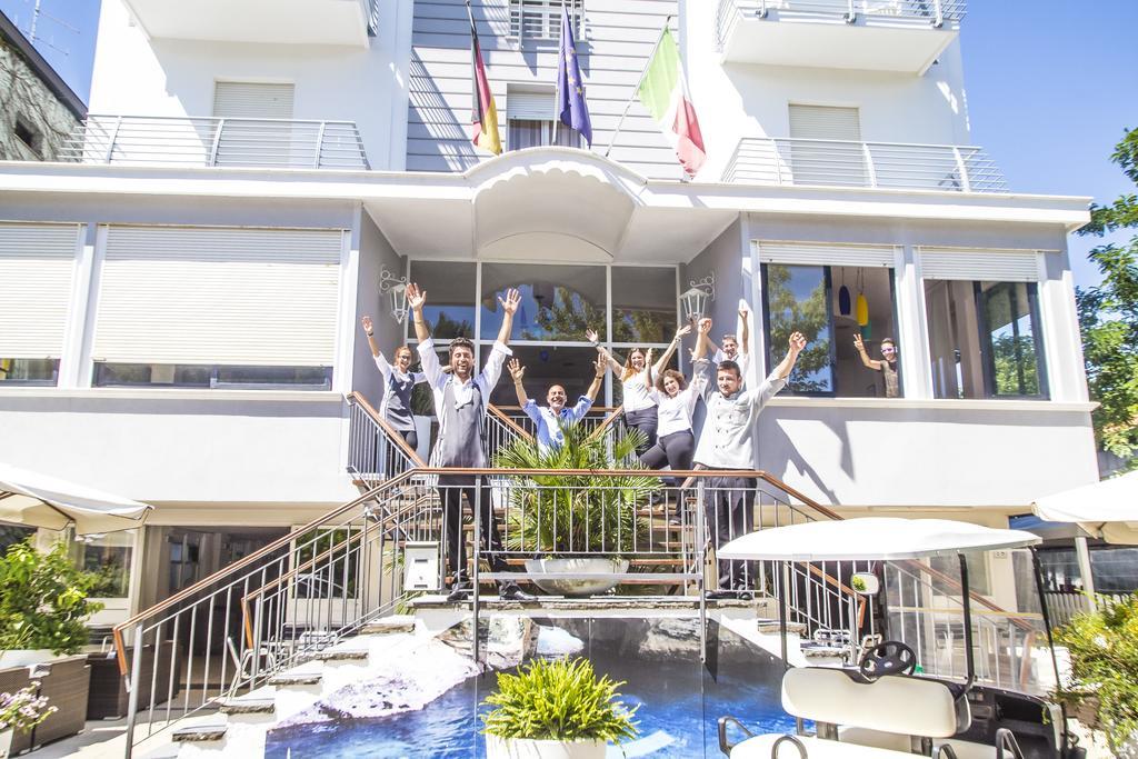 צ'סנטיקו Hotel New Castle מראה חיצוני תמונה