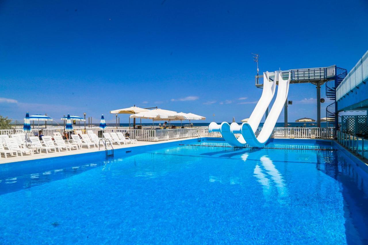 צ'סנטיקו Hotel New Castle מראה חיצוני תמונה