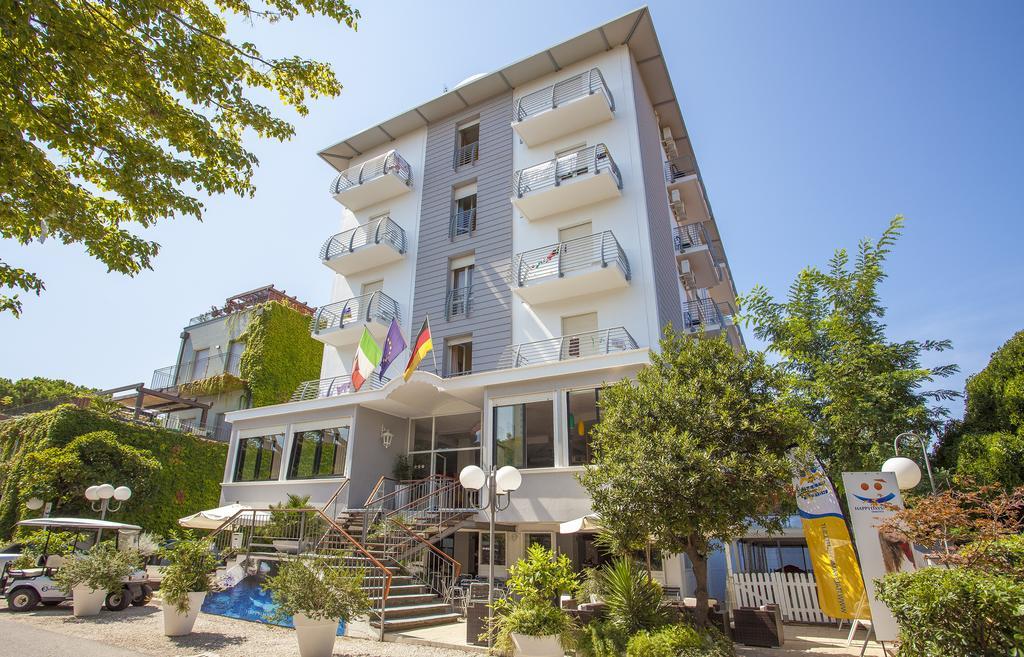 צ'סנטיקו Hotel New Castle מראה חיצוני תמונה