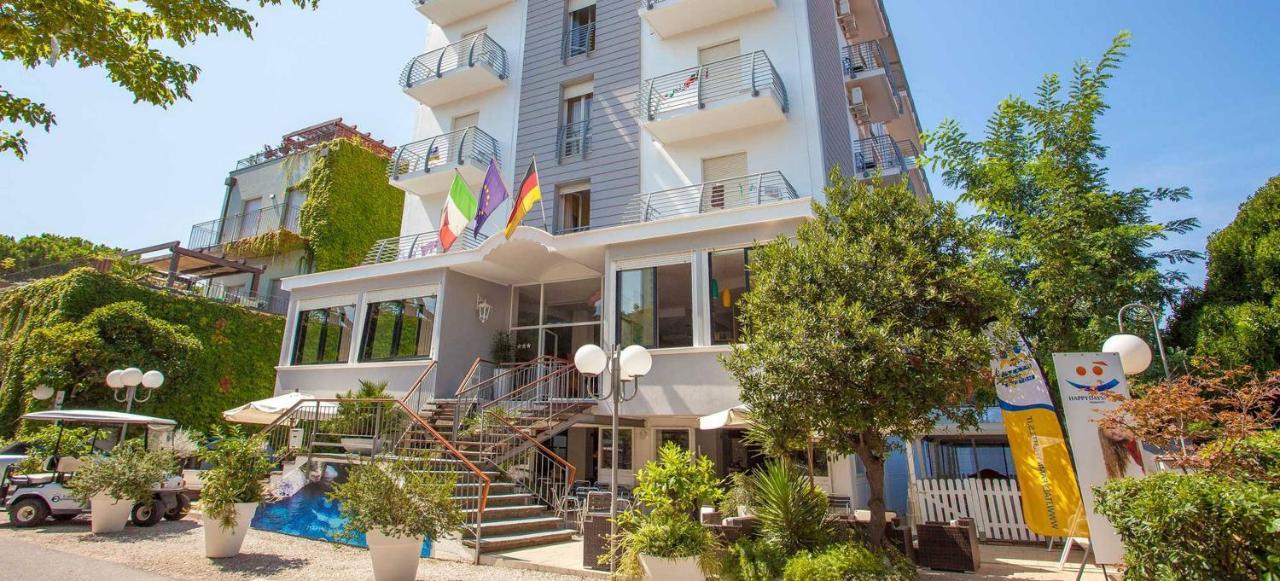 צ'סנטיקו Hotel New Castle מראה חיצוני תמונה
