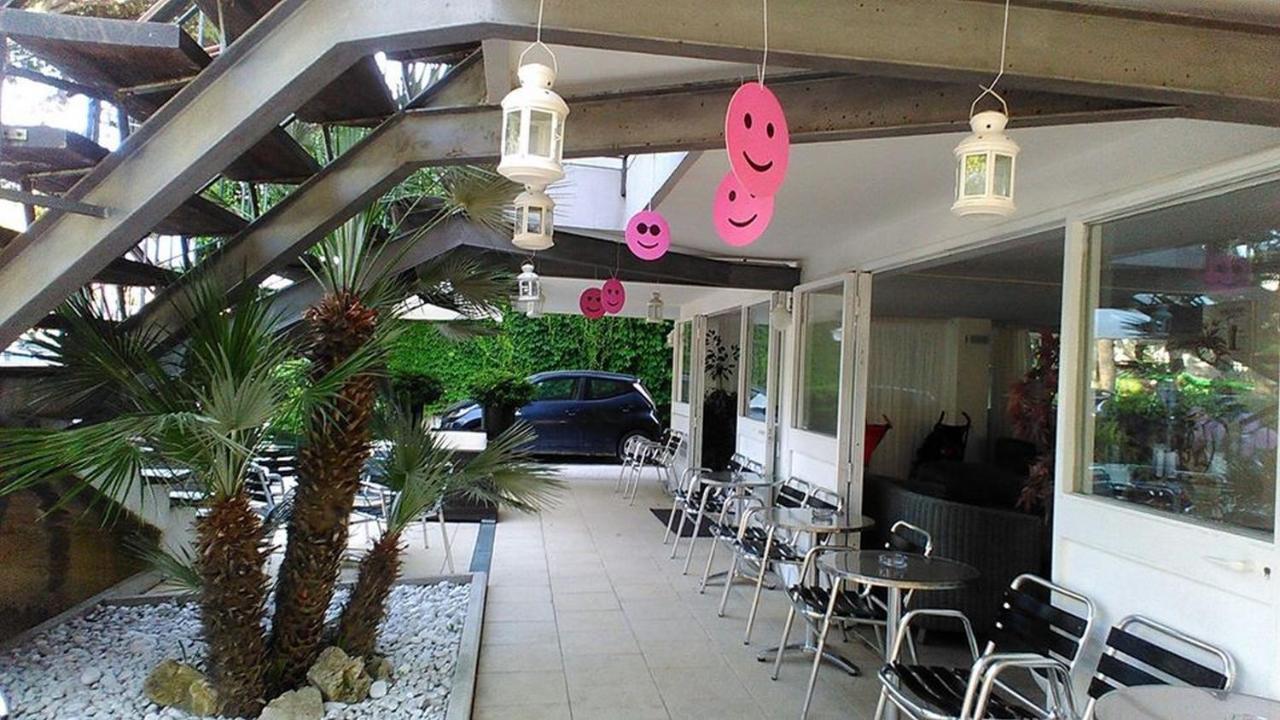 צ'סנטיקו Hotel New Castle מראה חיצוני תמונה